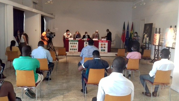 Formação dos agentes de saúde na prevenção da Covid-19, em São Tomé e Príncipe