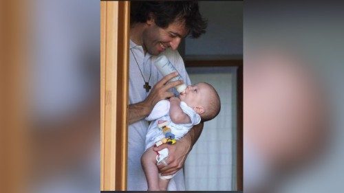 Un mese fa l’omicidio di don Roberto Malgesini