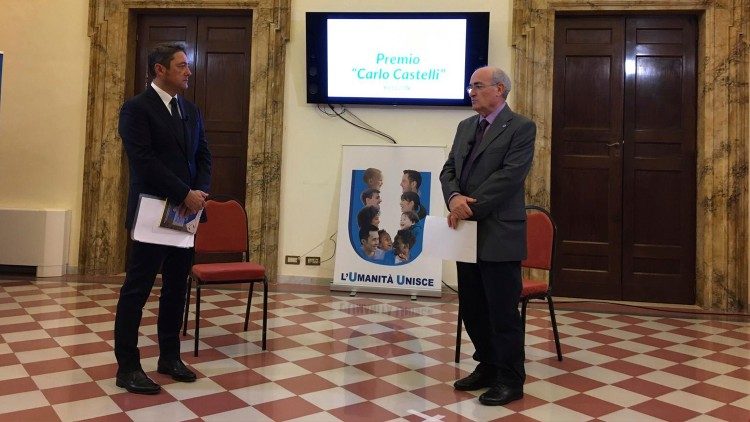 Claudio Messina (a destra) alla premiazione on line, condotta da Davide Dionisi