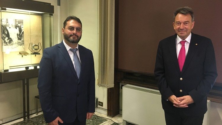 Unser Autor Mario Galgano nach der Papstaudienz mit dem Chef des Roten Kreuzes