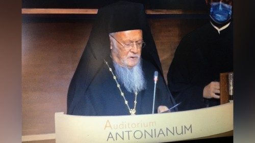 Dottorato a Bartolomeo I. Parolin: curare la terra unisce oltre ogni differenza