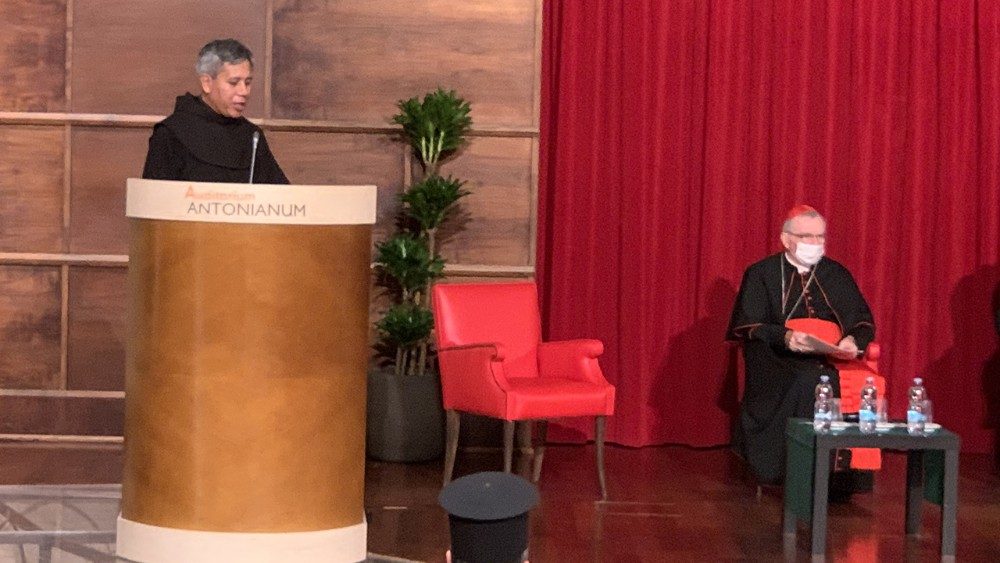 2020.10.21 Doctorado honoris causa en Filosofá a Bartolomé,  Fray Agustín hernandez, Rector discurso bienvenida