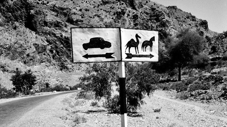 Afghnistan, il cartello dove passerà l'Autostrada asiatica progettata dall'Onu,  Un photo / WTU