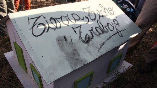 Il Papa: lavorare “per e con” il popolo riconoscendone i valori spirituali