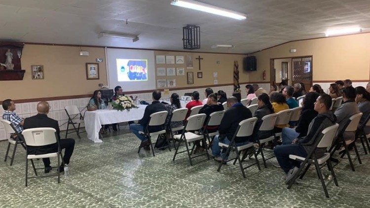 2020.10.26 Capacitación sobre ecología integral y el programa Bandera Azul Ecológica en la categoría eclesial