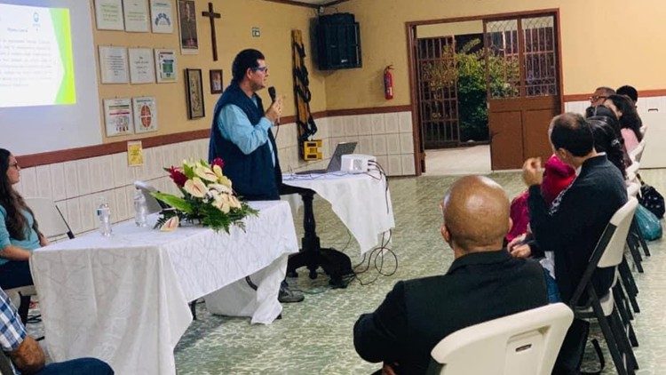 2020.10.26 Capacitación sobre ecología integral y el programa Bandera Azul Ecológica en la categoría eclesial