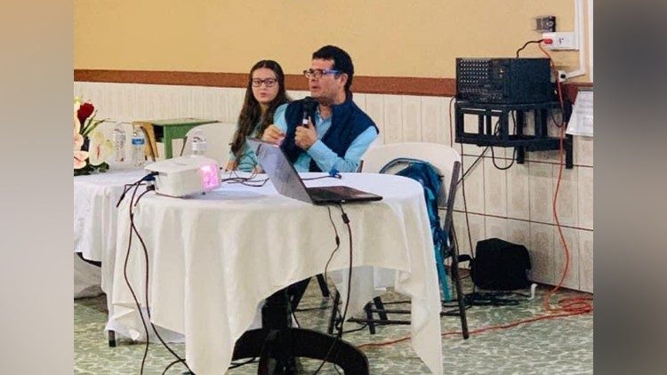 2020.10.26 Capacitación sobre ecología integral y el programa Bandera Azul Ecológica en la categoría eclesial