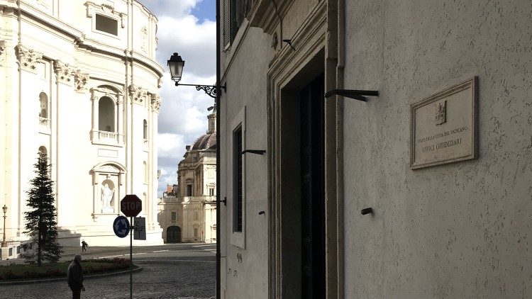 L'ingresso del Tribunale dello Stato della Città del Vaticano