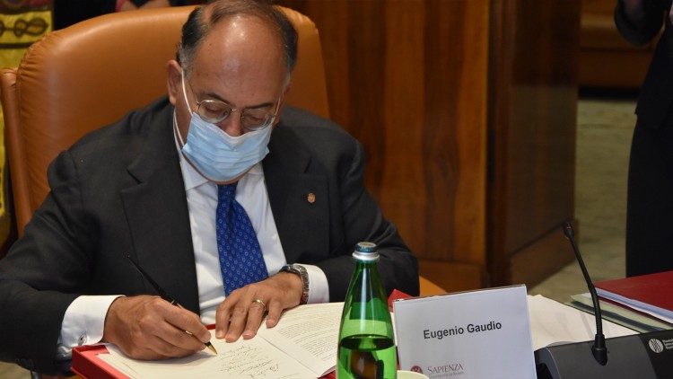 Il rettore de "la Sapienza" Eugenio Gaudio firma l'appello "Rome Call for AI ethics)