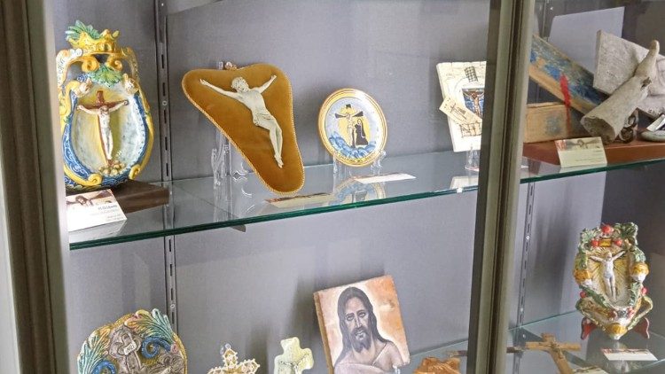 Works displayed in the International Crucifix Museum of Caltagirone