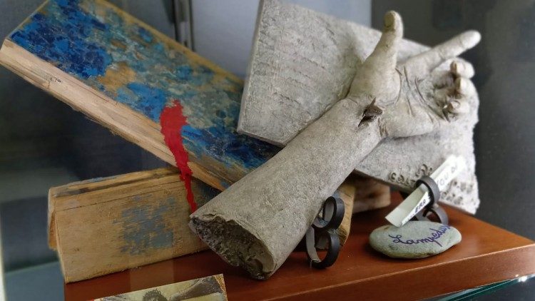 Works displayed in the International Crucifix Museum of Caltagirone