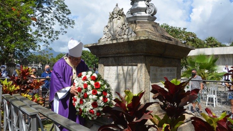 Oferta de flores na Quadra dos Padres