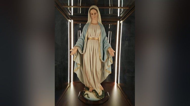 Statua della Vergine Immacolata apparsa a Santa Caterina Labouré