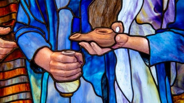 Detail vitráže Podobenstvo o desiatich pannách