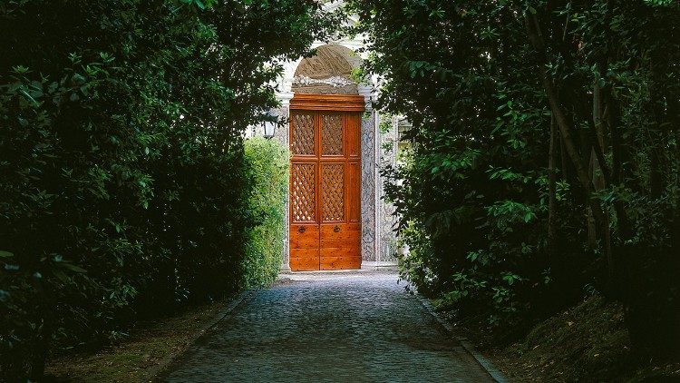 Une des portes de la Casina Pio IV, Jardins du Vatican, photo de Nik Barlo jr © Musei Vaticani