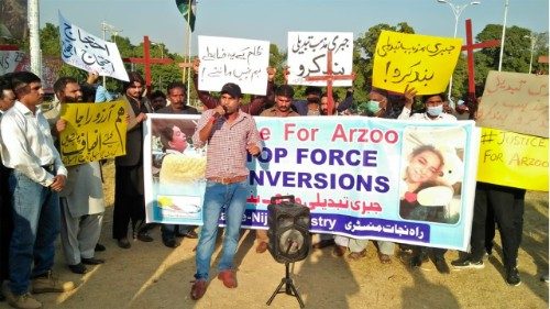 Pakistani archdiocese holds seminar on forced conversion, child marriage