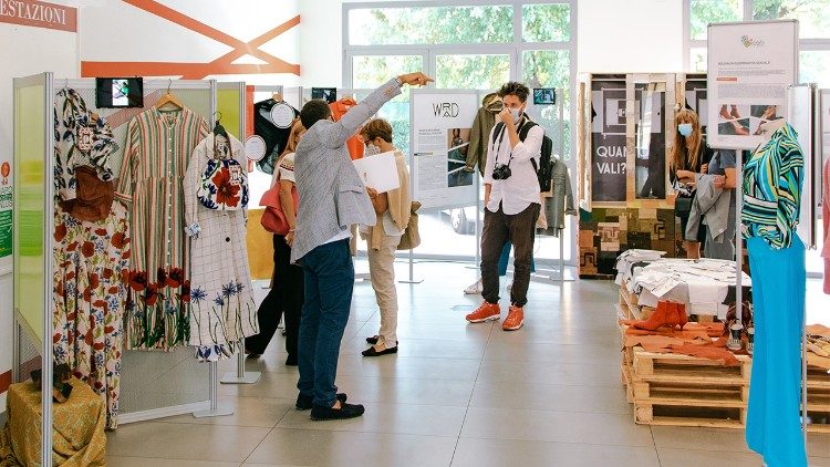 La mostra “Armadio etico”