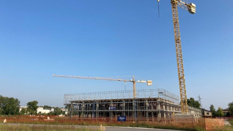 Ancora un immagine del cantiere dell'Ipermercato della solidarietà