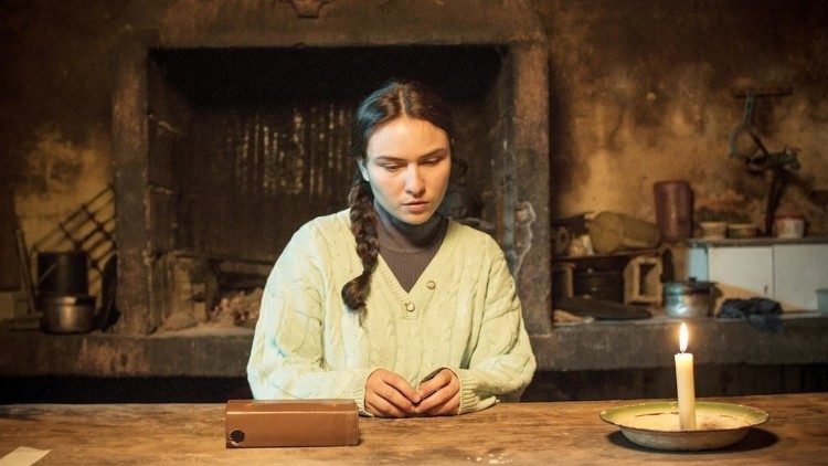 2020.11.16 Gregoria personaje del film Lunes o Martes nunca Domingo