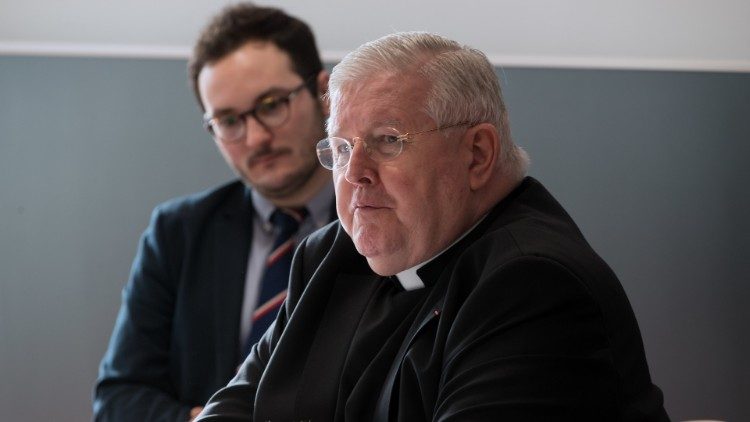 Mgr Alain Lebeaupin, ici lors d'une conférence devant les étudiants du Collège d'Europe.