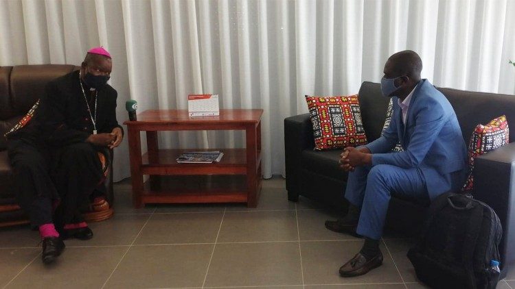 D. Dionisio Hisilinapo - Bispo do Namibe e Anastácio Sasembele