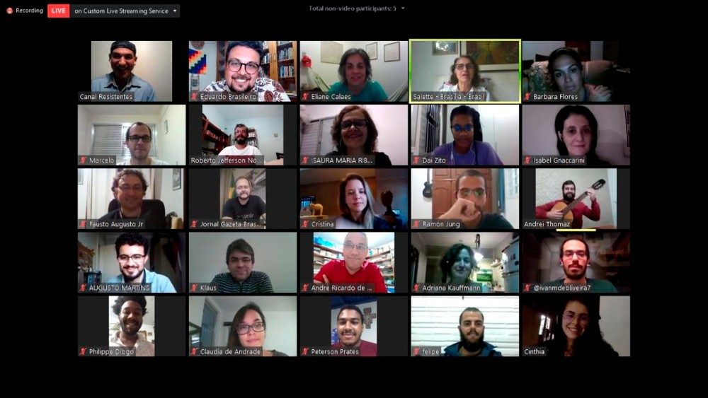 Junge Teilnehmer und Teilnehmerinnen tauschten sich - coronabedingt - per Videokonferenz aus