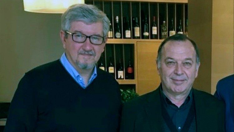 Giuliano Maffei con monsignor Adriano Vincenzi (a destra)