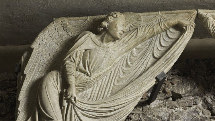 Un dettaglio del monumento funebre