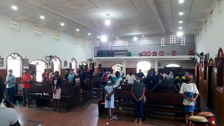  Angola - Jovens da Diocese de Cabinda na festa de Cristo Rei