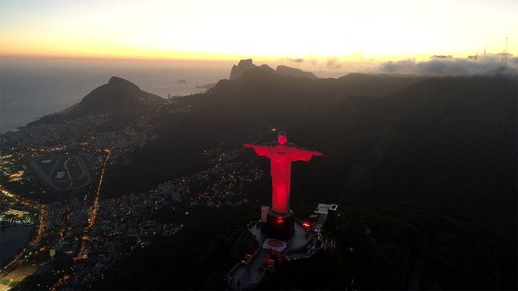 Cristo Redentor iluminado - 