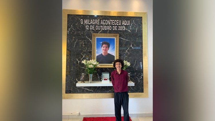 Pedro no altar da relíquia