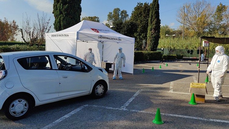 Il drive-in all'Ospedale San Giovanni Battista di Roma