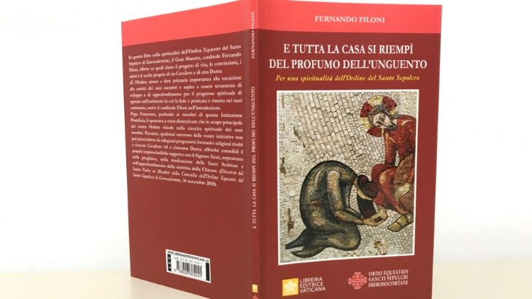 新书《屋里充满香液的气味》