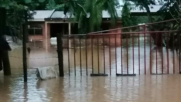 2020.12.11 voluntarios llegados al departamento de Izabal, duramente afectado por los huracanes