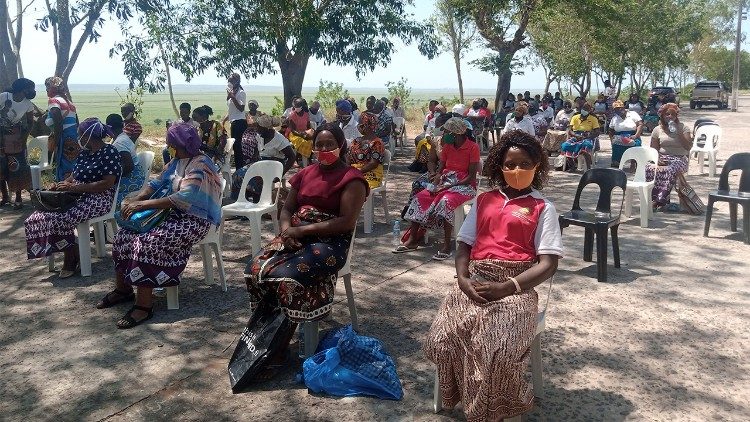 Moçambique - Palestra de reflexão sobre a violência doméstica  