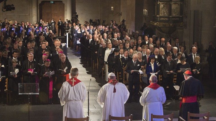 Cattedrale di Lund, preghiera ecumenica comune tra cattolici e luterani, 31 ottobre 2016, presente Papa Francesco