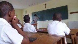 ECOLE-CATHOLIQUE-GABON-copia.jpg