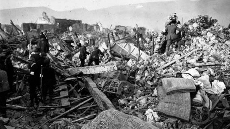 Ancora un'immagine d'epoca di Avezzano ridotta in macerie