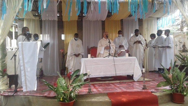 Dom Manuel António Mendes dos Santos, durante a Messa, em São Tomé e Príncipe