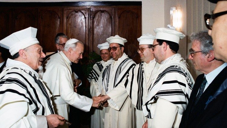 2021.01.15 Papa Giovanni Paolo II in visita alla sinagoga di Roma,  1986.04.13