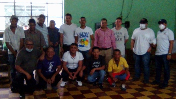 2021.01.15 Diversas misas en los diferentes centros penales de los 18 departamentos de Honduras, en los 26 centros penales del país, se vivieron y la participación fue nutrida entre internos, custodios, autoridades y la pastoral penitenciaria. Fotos de Juticalpa Olancho, el Porvenir y Barrio Ingles en La Ceiba y PNFAS Tamara en Tegucigalpa y Santa Rosa de Copán