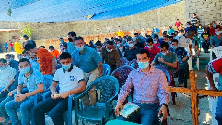 2021.01.15 Diversas misas en los diferentes centros penales de los 18 departamentos de Honduras, en los 26 centros penales del país, se vivieron y la participación fue nutrida entre internos, custodios, autoridades y la pastoral penitenciaria. Fotos de Juticalpa Olancho, el Porvenir y Barrio Ingles en La Ceiba y PNFAS Tamara en Tegucigalpa y Santa Rosa de Copán