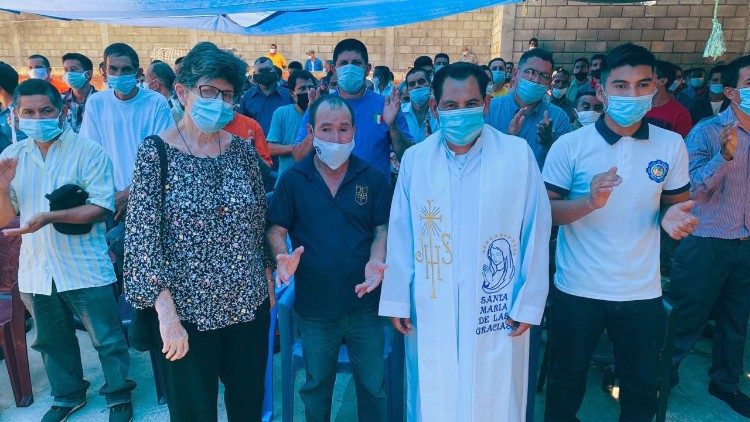 2021.01.15 Diversas misas en los diferentes centros penales de los 18 departamentos de Honduras, en los 26 centros penales del país, se vivieron y la participación fue nutrida entre internos, custodios, autoridades y la pastoral penitenciaria. Fotos de Juticalpa Olancho, el Porvenir y Barrio Ingles en La Ceiba y PNFAS Tamara en Tegucigalpa y Santa Rosa de Copán