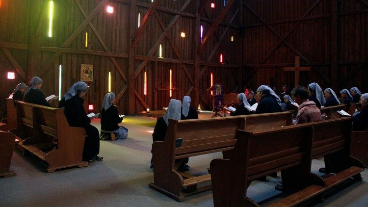 O momento de oração on-line começa às 14h na Itália, 10h no horário de Brasília