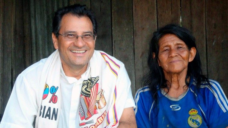 Padre Padre José María, misionero en la Amazonia colombiana.