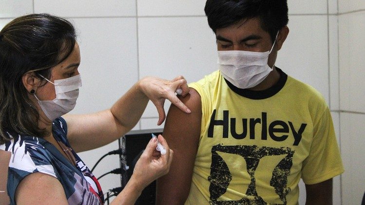 Indígenas Guajajara-Maranhão, recibiendo vacunas  foto de Genilson Guajajara
