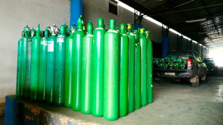 Doação de cilindros de oxigênio