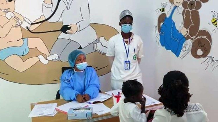Médicos do Centro ONAIEP em Angola