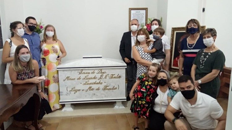 Túmulo da Serva de Deus