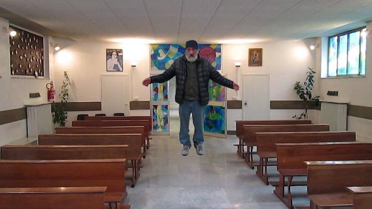 Rodolfo Spagone sale al cielo al termine di "Al di qua"